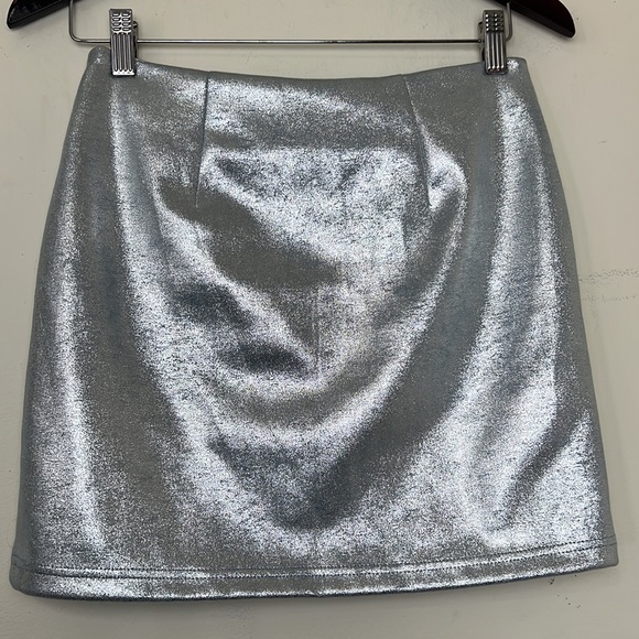 Forever 21 Silver Sparkly Spandex Metallic Mini Skirt, Medium - Picture 10 of 12